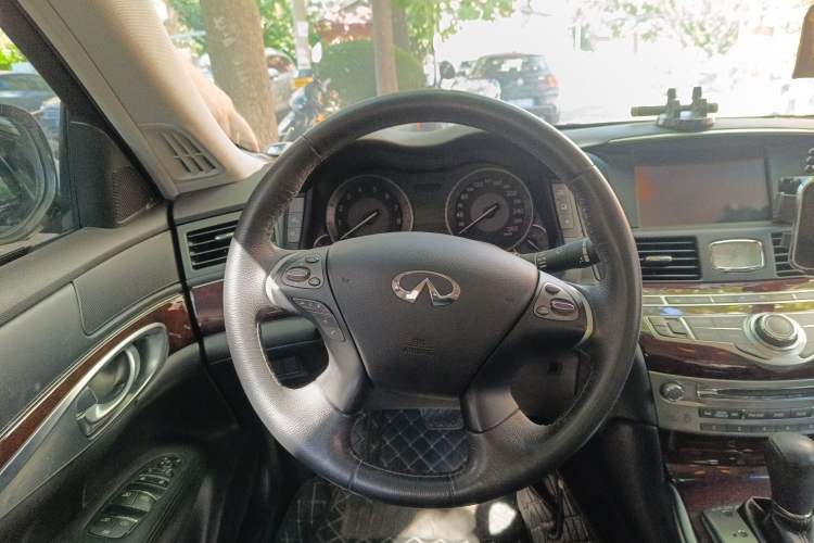 Used Infiniti Q70 2019 Q70L 2.0T Elite Plus Version Steering Wheel