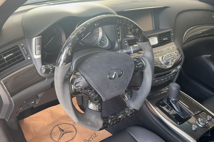 Used Infiniti Q70 2019 Q70L 2.0T Elite Plus Version Steering Wheel
