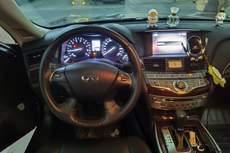 Used Infiniti Q70 2019 Q70L 2.0T Elite Plus Version Steering Wheel