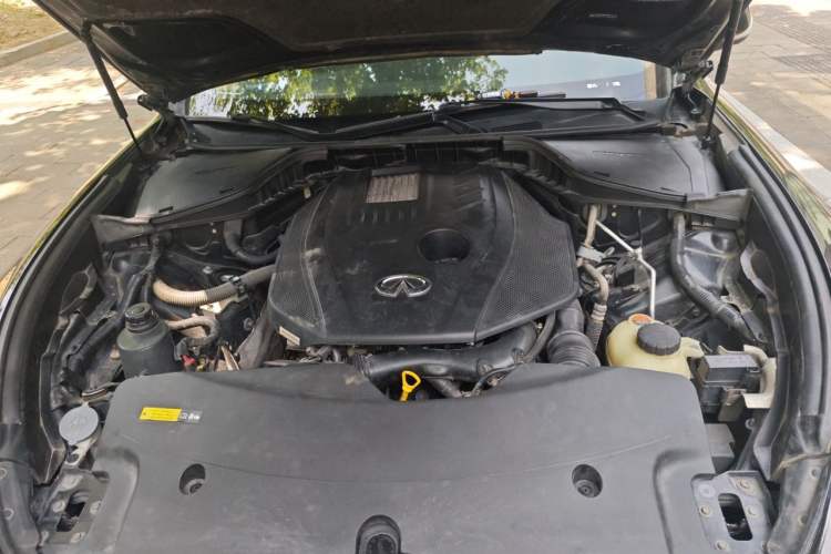 Used Infiniti Q70 2019 Q70L 2.0T Elite Plus Version Engine Bay