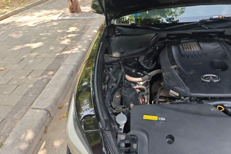 Used Infiniti Q70 2019 Q70L 2.0T Elite Plus Version Engine Bay Right