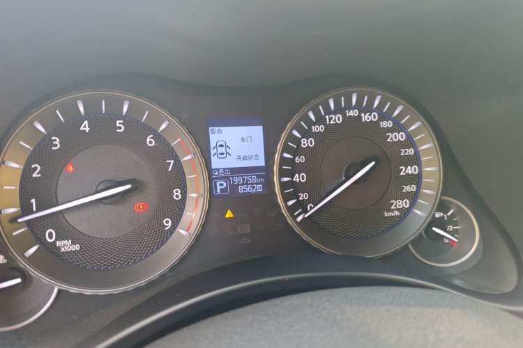 Used Infiniti Q70 2019 Q70L 2.0T Elite Plus Version Odometer Close Up