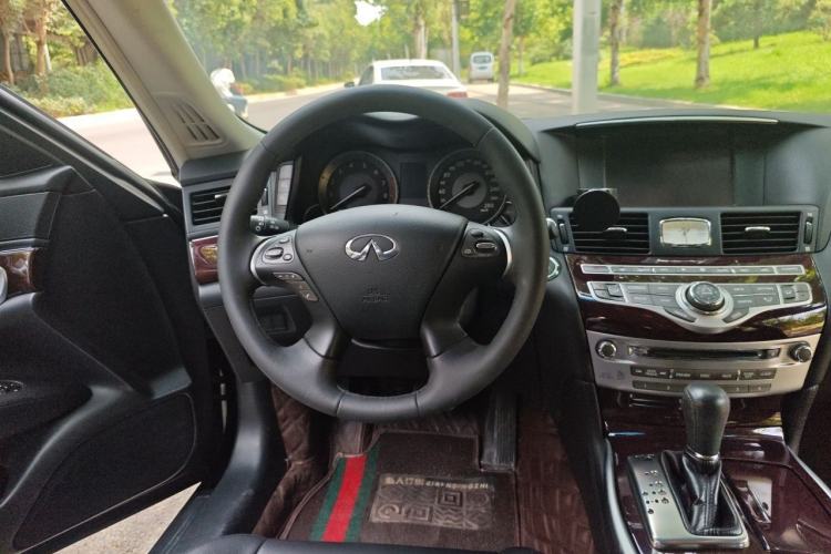Used Infiniti Q70 2019 Q70L 2.0T Elite Plus Version Steering Wheel