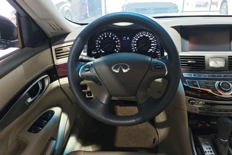 Used Infiniti Q70 2019 Q70L 2.0T Elite Plus Version Steering Wheel