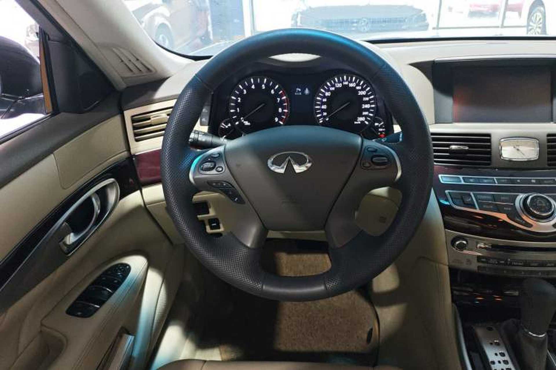 Used Infiniti Q70 2019 Q70L 2.0T Elite Plus Version Steering Wheel