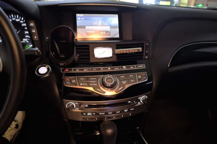 Used Infiniti Q70 2019 Q70L 2.0T Elite Edition Audio And AC Panel