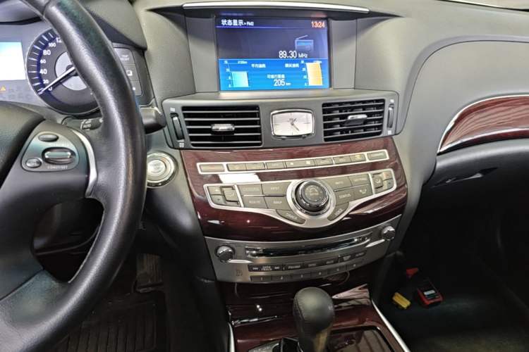 Used Infiniti Q70 2019 Q70L 2.0T Elite Plus Version Audio And AC Panel