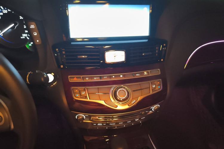 Used Infiniti Q70 2019 Q70L 2.0T Elite Edition Audio And AC Panel