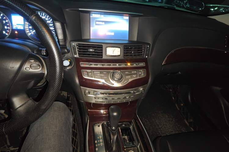 Used Infiniti Q70 2019 Q70L 2.0T Enjoyment Edition Audio And AC Panel