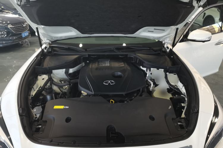 Used Infiniti Q70 2019 Q70L 2.0T Elite Plus Version Engine Bay