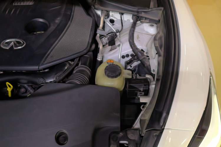 Used Infiniti Q70 2019 Q70L 2.0T Elite Edition Engine Bay Left