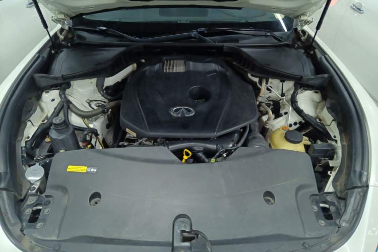 Used Infiniti Q70 2019 Q70L 2.0T Elite Plus Version Engine Bay