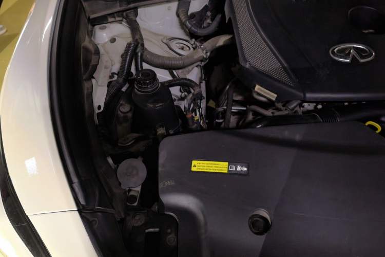 Used Infiniti Q70 2019 Q70L 2.0T Elite Edition Engine Bay Right