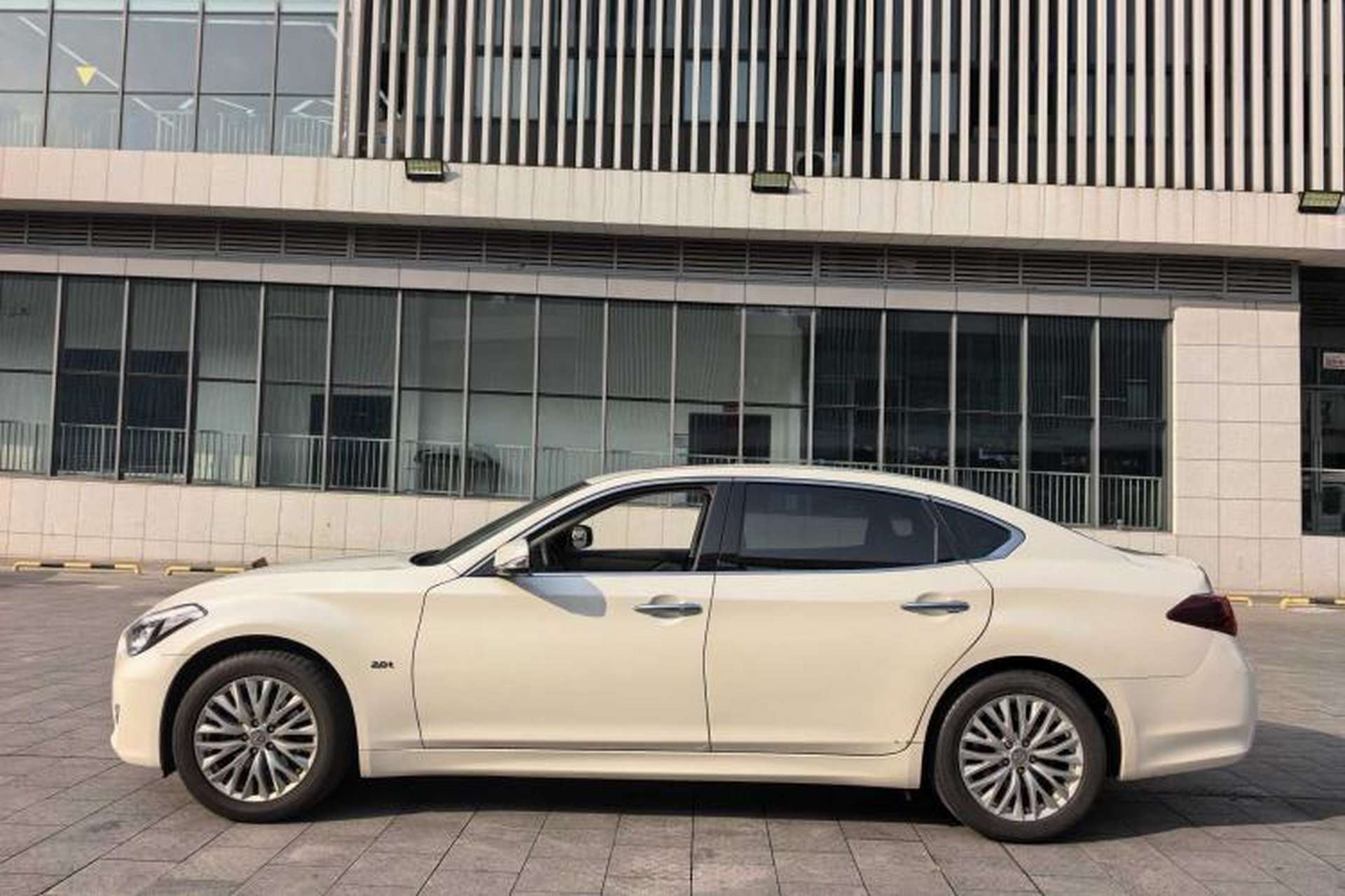 Used Infiniti Q70 2019 Q70L 2.0T Enjoyment Edition Exterior 3