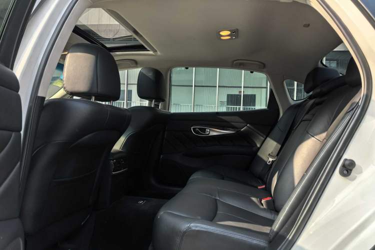 Used Infiniti Q70 2019 Q70L 2.0T Enjoyment Edition Interior 4