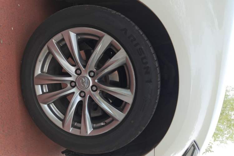 Used Infiniti Q70 2019 Q70L 2.0T Elite Edition Right Front Wheel Hub