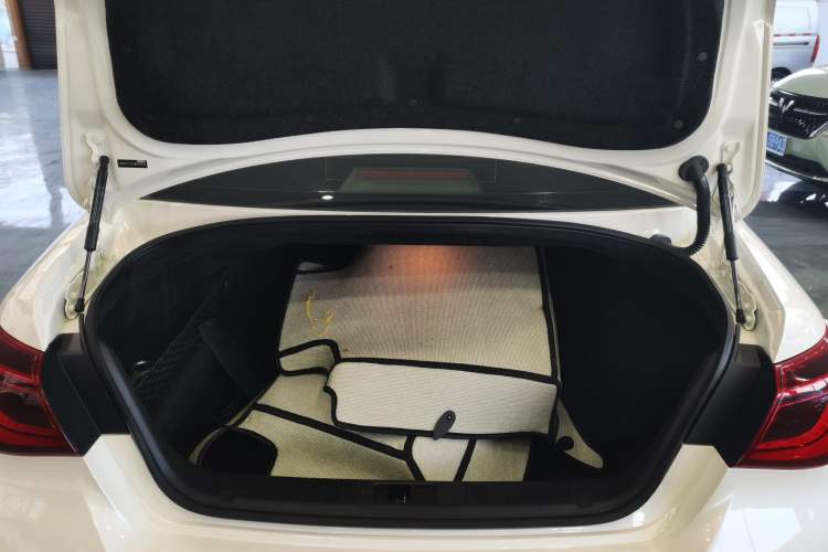 Used Infiniti Q70 2019 Q70L 2.0T Elite Plus Version Trunk