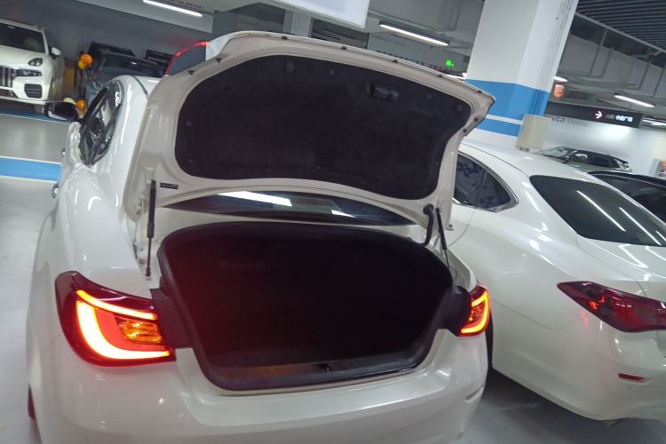 Used Infiniti Q70 2019 Q70L 2.0T Elite Plus Version Trunk