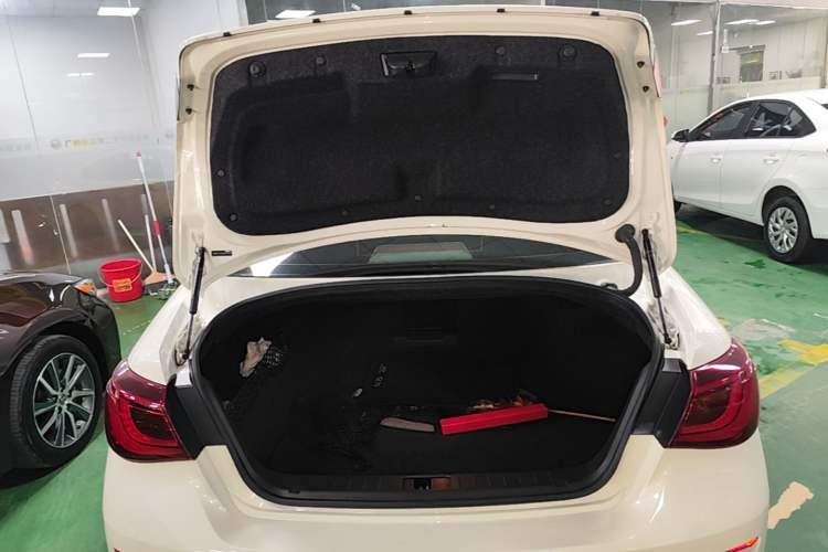 Used Infiniti Q70 2019 Q70L 2.0T Elite Plus Version Trunk
