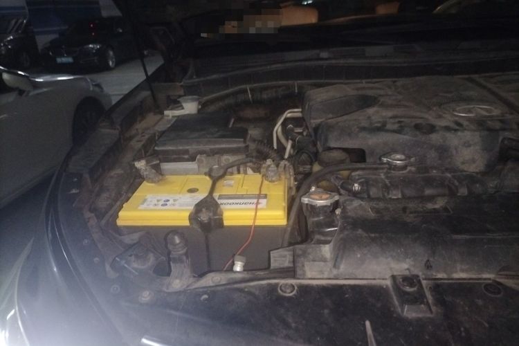 Used Infiniti QX 2011 QX56 Engine Bay Right