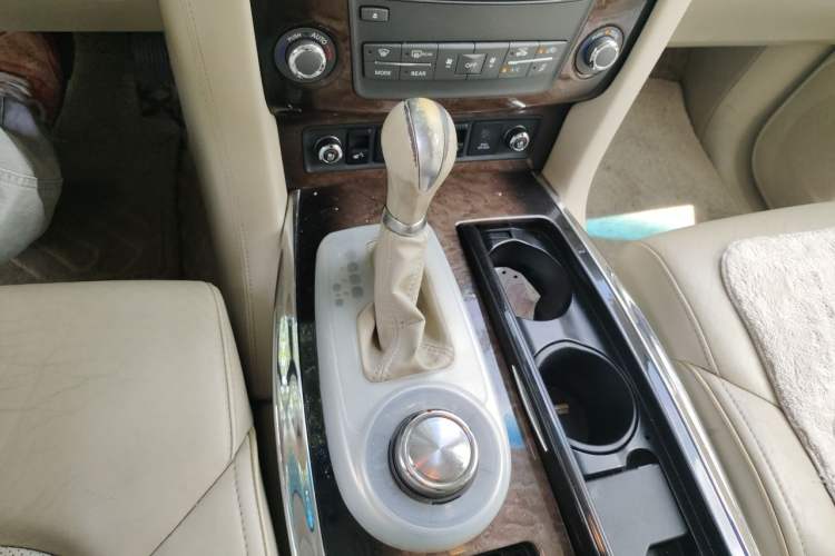 Used Infiniti QX 2011 QX56 Gear Lever