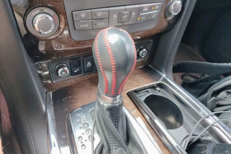 Used Infiniti QX 2011 QX56 Gear Lever