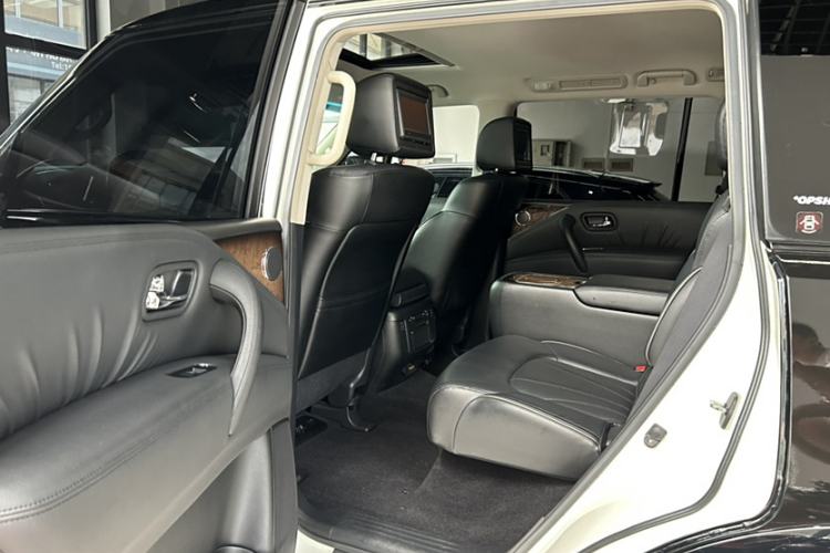 Used Infiniti QX 2011 QX56 Interior 1