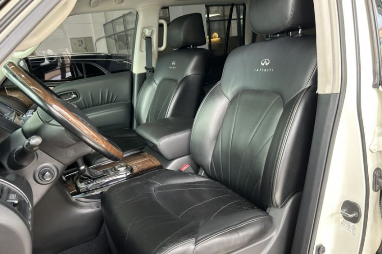 Used Infiniti QX 2011 QX56 Interior 10