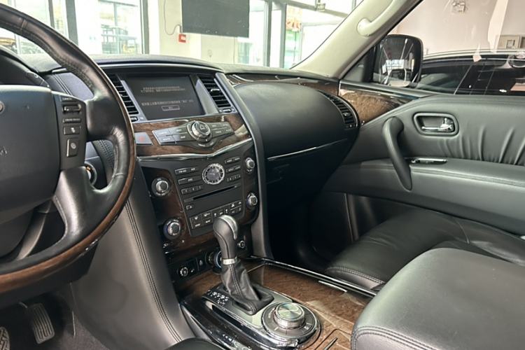 Used Infiniti QX 2011 QX56 Interior 11