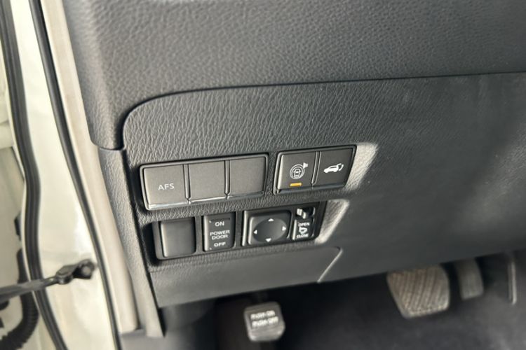Used Infiniti QX 2011 QX56 Interior 4