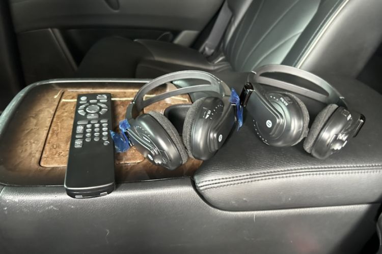 Used Infiniti QX 2011 QX56 Interior 5