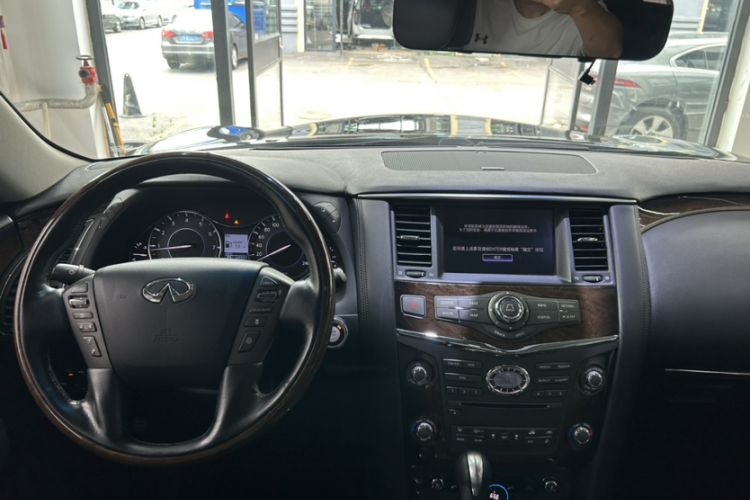 Used Infiniti QX 2011 QX56 Interior 7