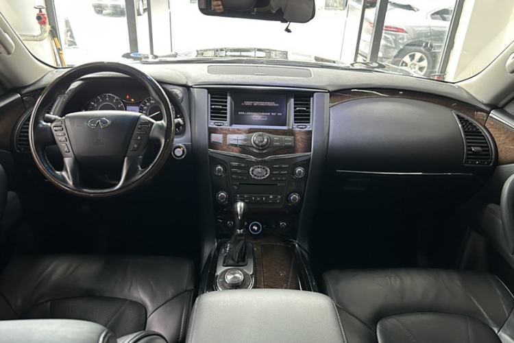 Used Infiniti QX 2011 QX56 Interior 8