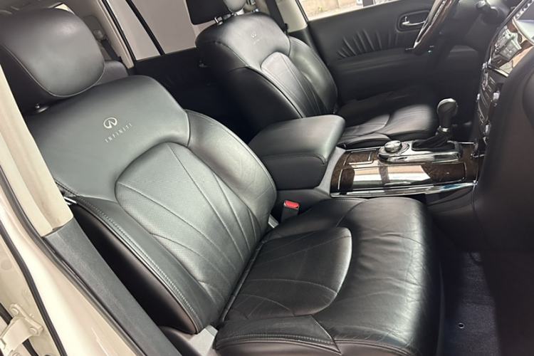 Used Infiniti QX 2011 QX56 Interior 9