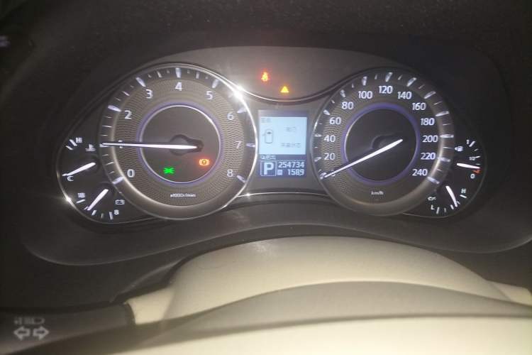 Used Infiniti QX 2011 QX56 Odometer Close Up