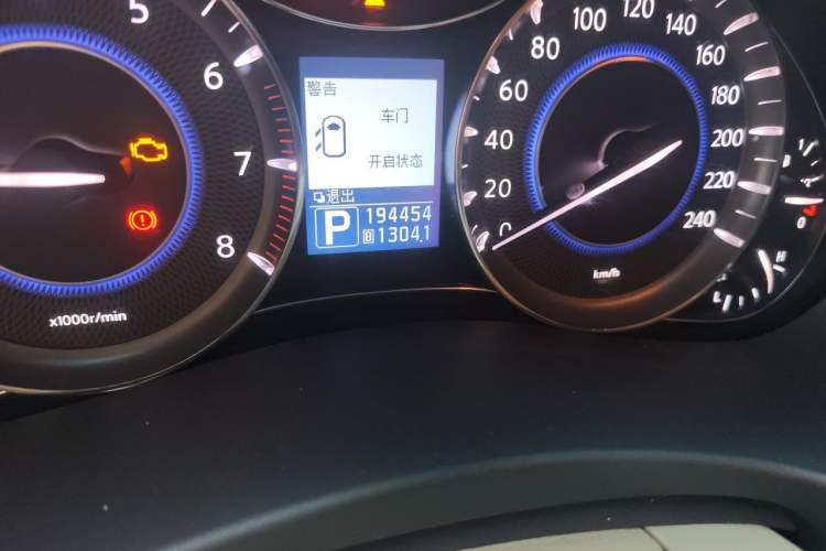 Used Infiniti QX 2011 QX56 Odometer Close Up