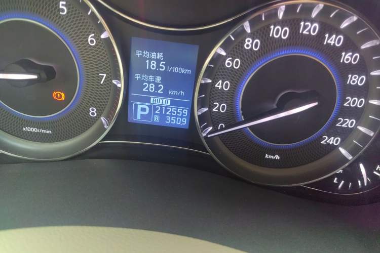 Used Infiniti QX 2011 QX56 Odometer Close Up