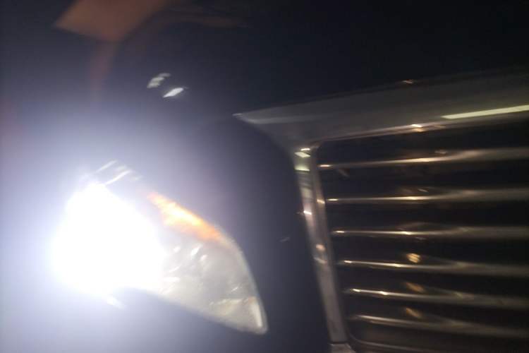Used Infiniti QX 2011 QX56 Right Front Headlight
