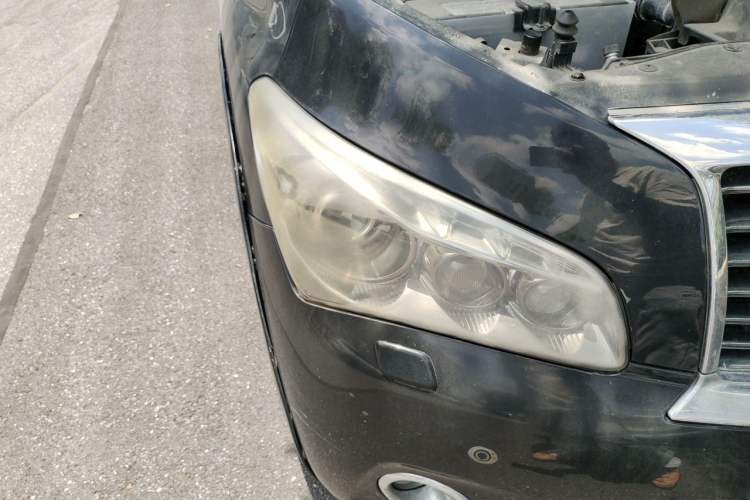 Used Infiniti QX 2011 QX56 Right Front Headlight