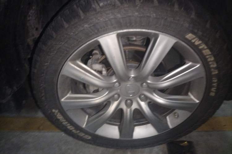 Used Infiniti QX 2011 QX56 Right Front Wheel Hub