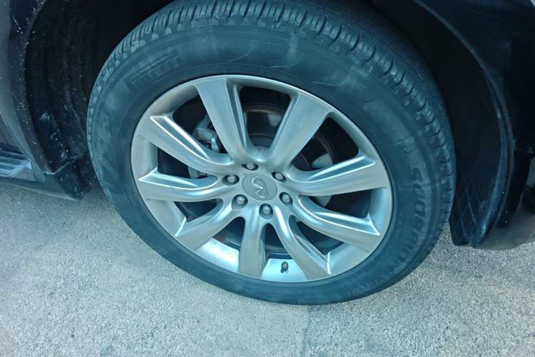 Used Infiniti QX 2011 QX56 Right Front Wheel Hub