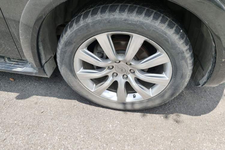 Used Infiniti QX 2011 QX56 Right Front Wheel Hub