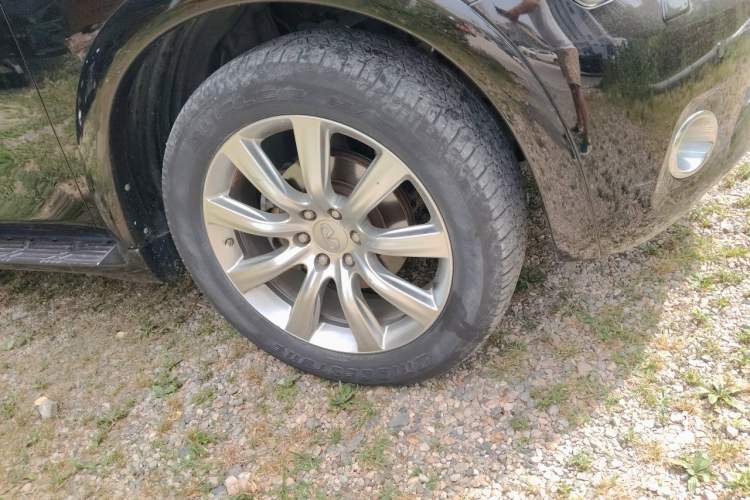 Used Infiniti QX 2011 QX56 Right Front Wheel Hub