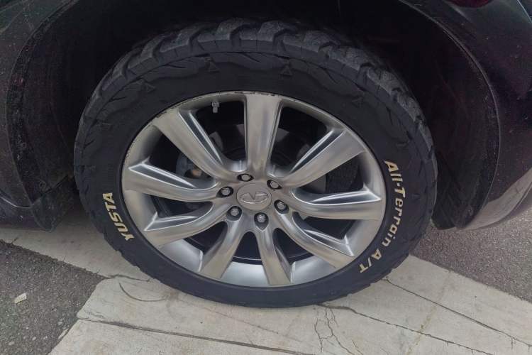 Used Infiniti QX 2011 QX56 Right Front Wheel Hub