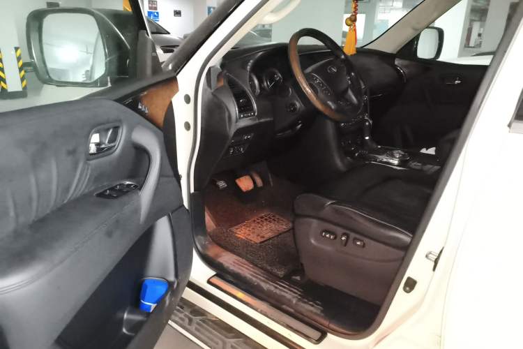 Used Infiniti QX 2011 QX56 Driver Seat