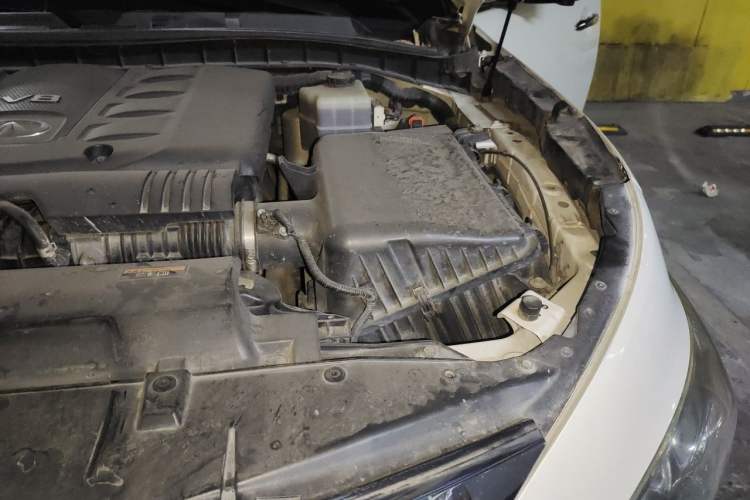 Used Infiniti QX 2011 QX56 Engine Bay Left