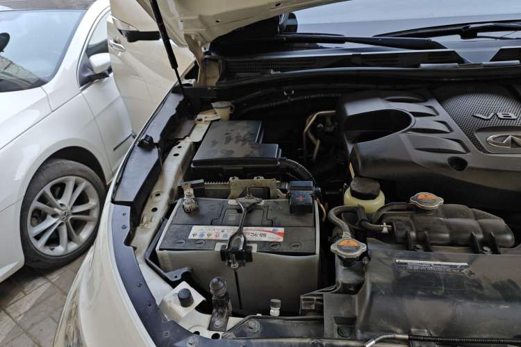 Used Infiniti QX 2011 QX56 Engine Bay Right