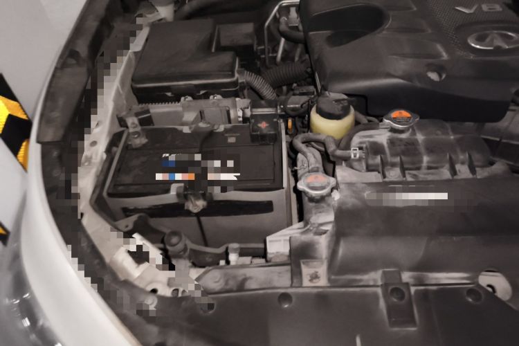 Used Infiniti QX 2011 QX56 Engine Bay Right