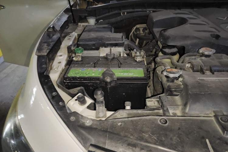 Used Infiniti QX 2011 QX56 Engine Bay Right