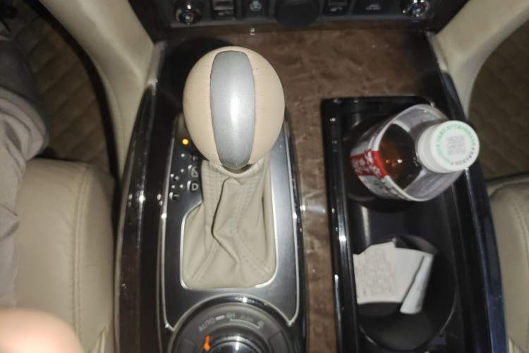 Used Infiniti QX 2011 QX56 Gear Lever